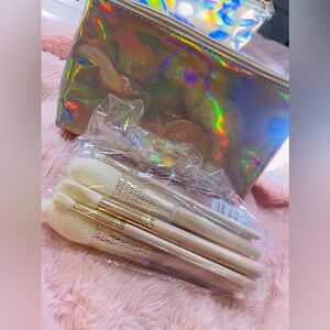 Bh cosmetics brushes